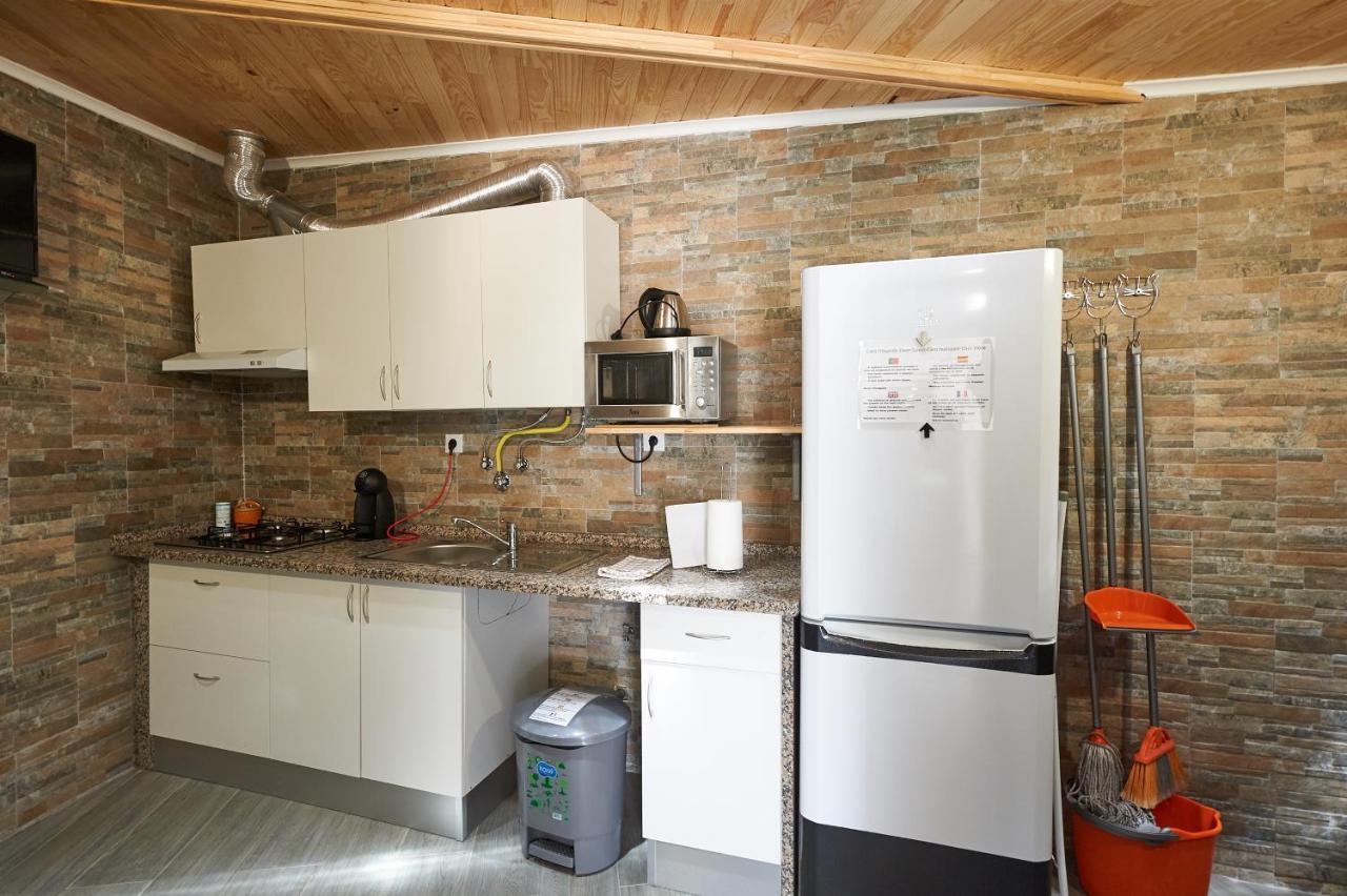 Quarto em Acomodações Particulares Sun House - Near - Kitchen - Pool *