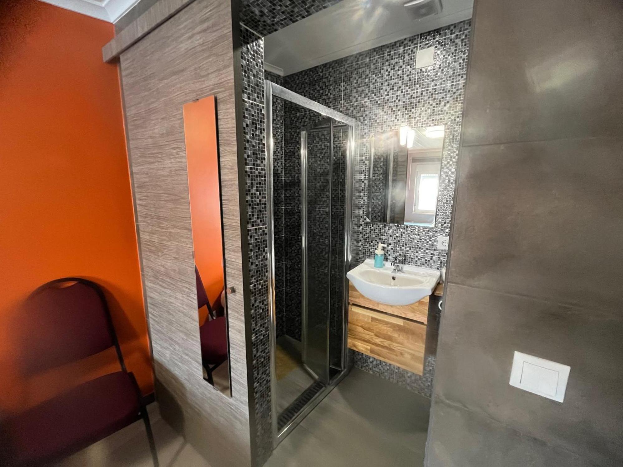 Homestay Sun House - Near - Kitchen - Pool